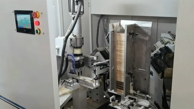 Machine à tenonner pour pièces courbes