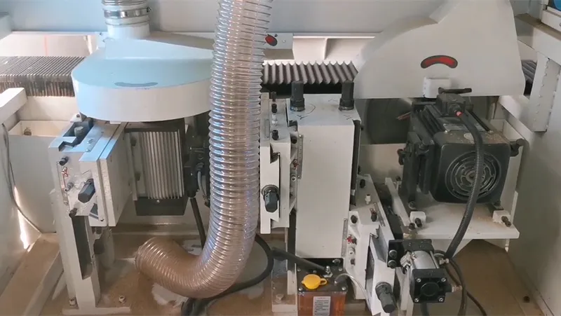CNC à double tête pour coupe d'onglet