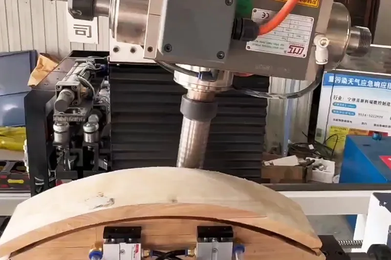 CNC centre d'usinage 5 axes pour le bois