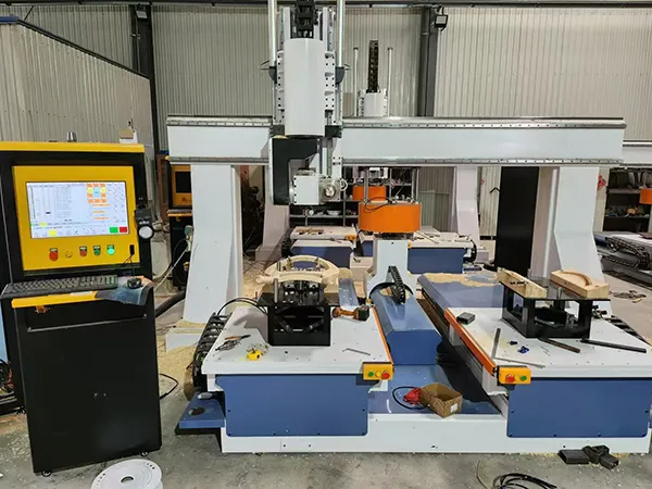 CNC centre d'usinage  5 axes à deux tables pour le bois