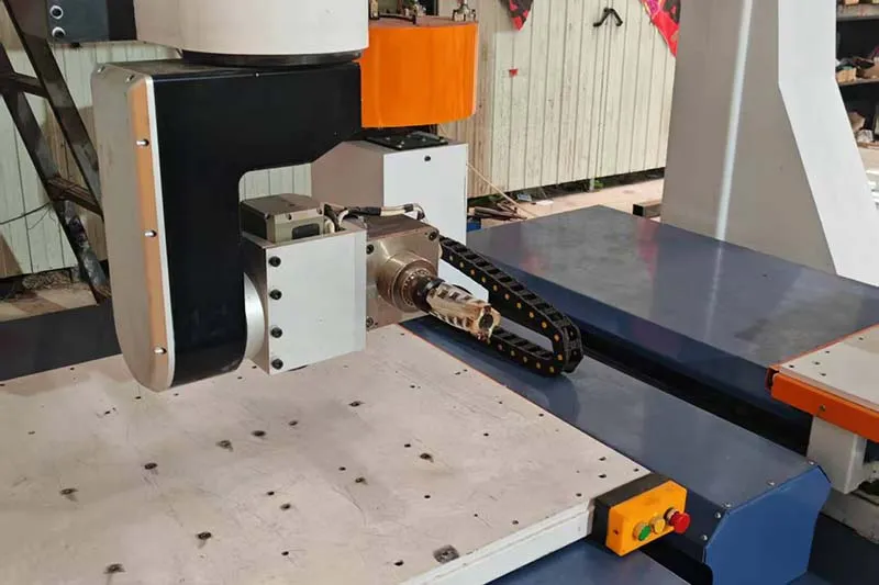 CNC centre d'usinage 5 axes à deux tables pour le bois