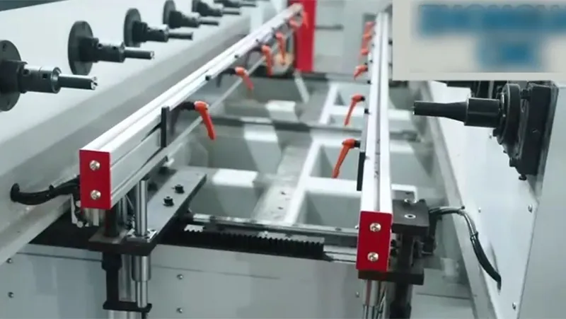 CNC centre d'usinage 5 axes et à 4 broches