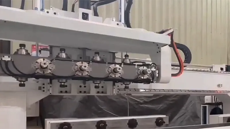 CNC centre d'usinage 5 axes et à 4 broches