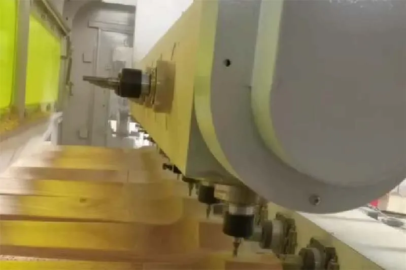 CNC centre d'usinage 5 axes et à 8 broches