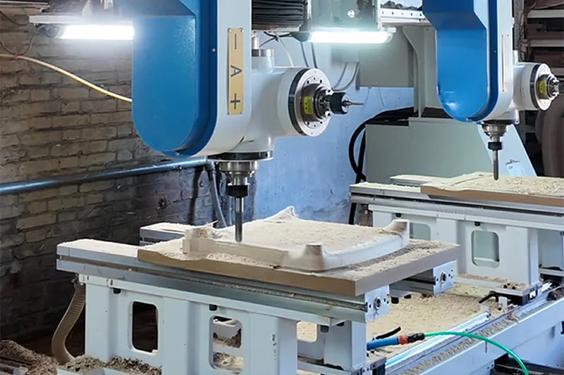 Centre d’usinage CNC 5 axes à 4 têtes et 2 canaux d’usinage