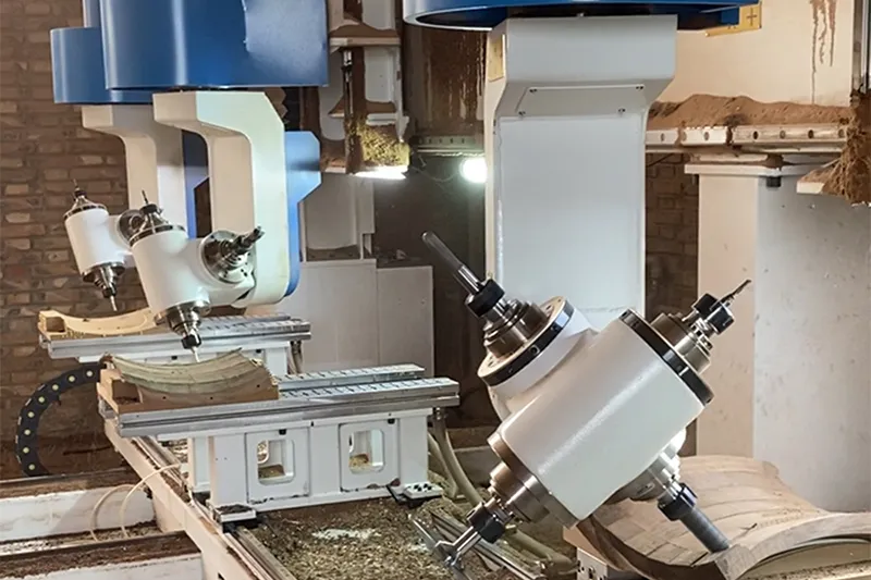 Centre d’usinage CNC 5 axes à 4 têtes et 2 canaux d’usinage