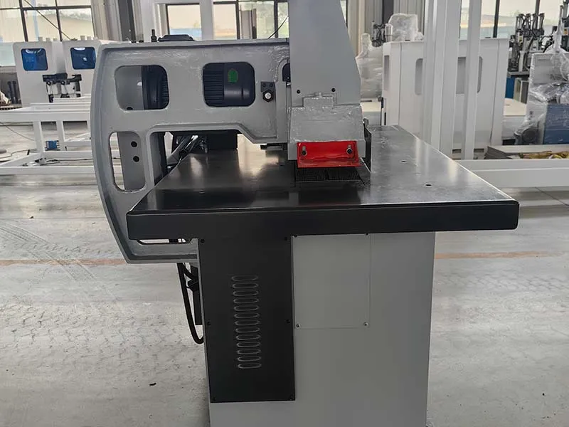 CNC Scie à déligner pour coupes droites