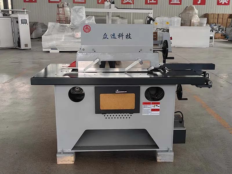 CNC Scie à déligner pour coupes droites