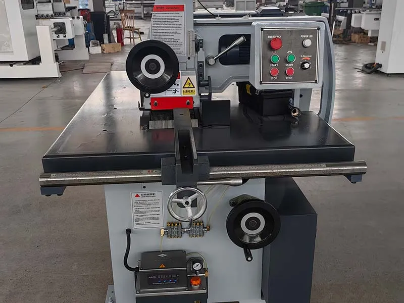 CNC Scie à déligner pour coupes droites