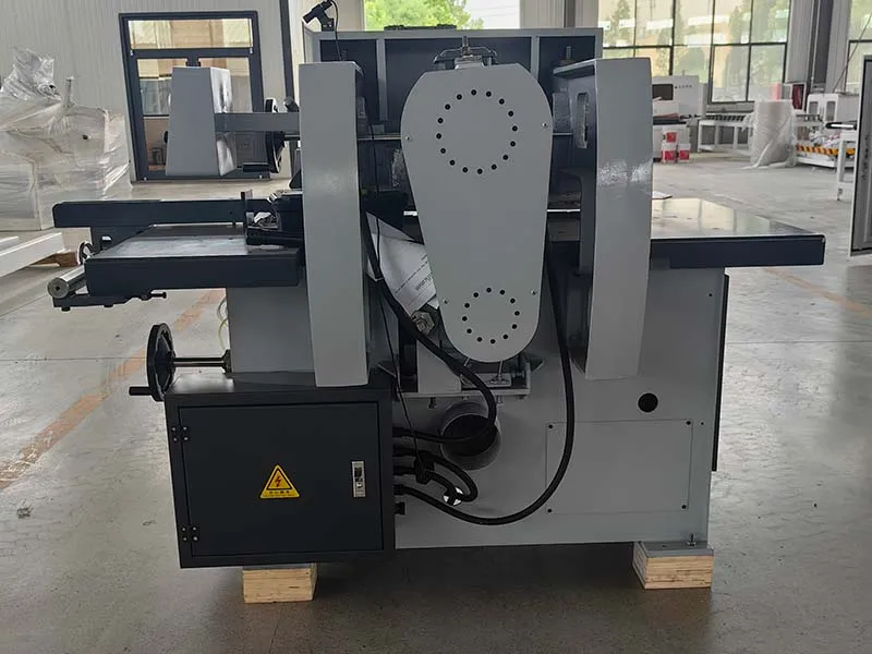 CNC Scie à déligner pour coupes droites