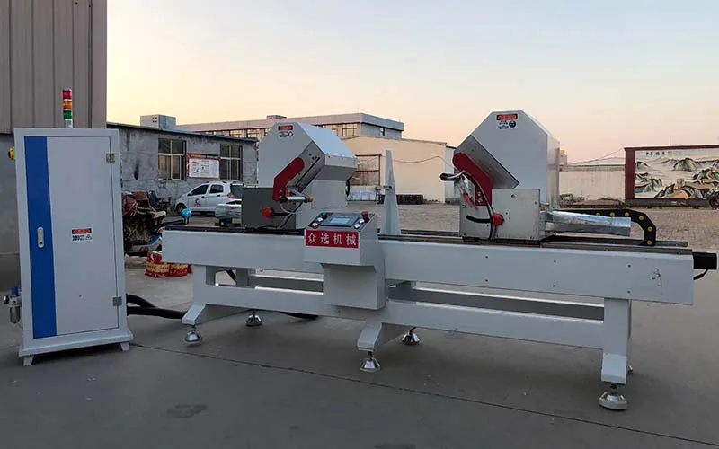 CNC Scie à double têtes pour coupes en bout