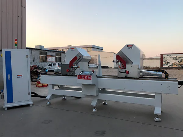 CNC Scie à double têtes pour coupes en bout