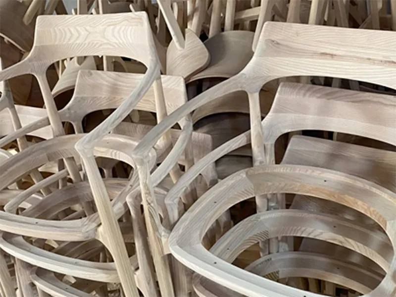 Ligne de production de meubles en bois massif (capacité : 2 000+ pièces/mois)