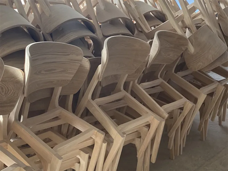 Ligne de production de meubles en bois massif (capacité : 2 000+ pièces/mois)