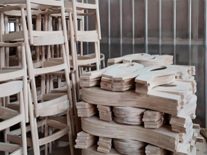 Ligne de production de meubles en bois massif (capacité : 3 000+ pièces/mois)