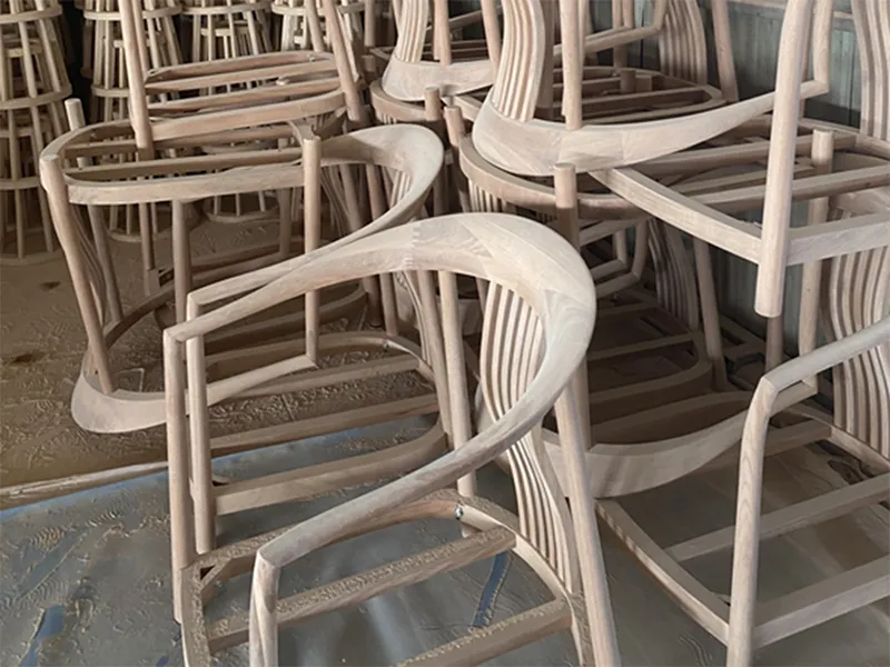 Ligne de production de meubles en bois massif (capacité : 5 000+ pièces/mois)