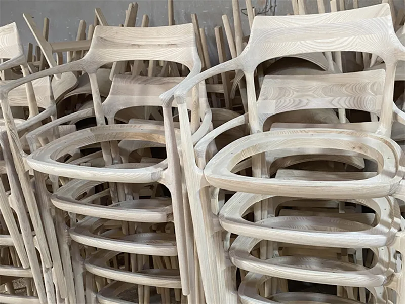 Ligne de production de meubles en bois massif (capacité : 5 000+ pièces/mois)